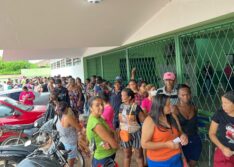 Vítimas das enchentes passam por cadastro e recebem doações em Picos