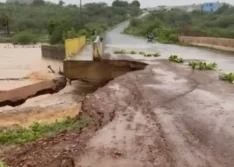 Nível de água aumenta no Rio Guaribas e danifica ponte em São Luís do Piauí