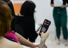 Rafael Fonteles sanciona lei que proíbe uso de celulares em escolas do Piauí