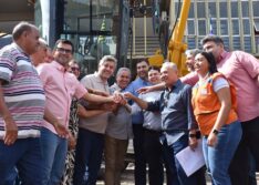 Dr. Pablo Santos entrega maquinário pesado à Prefeitura de Picos para fortalecer a agricultura e serviços municipais”