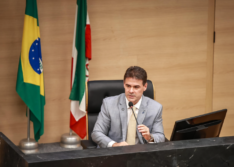 Severo Eulálio é empossado na Assembleia e prega estabilidade institucional