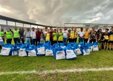 Secepi entrega kits esportivos do Projeto Geração para escolinhas de futebol