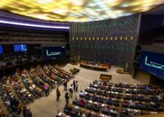 Câmara aprova pena para quem divulgar imagens de nudez geradas por IA