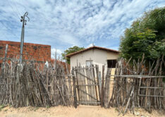 Polícia analisa exumar corpos de outras mortes na casa da família envenenada, após confissão de matriarca