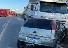 Homem morre em violenta colisão entre carro e caminhão em Acauã
