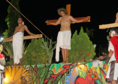 Encenação da Paixão de Cristo emociona fiéis em Picos