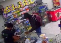 Picos: homem armado ameaça funcionário e leva dinheiro de caixa de farmácia