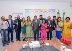 Rafael Fonteles recebe elenco do “Ai Que Vida!” e anuncia sequência do filme