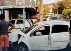 Carro perde o controle e invade calçada na avenida Anísio da Luz em Picos