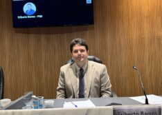 Vereador Dr. Eriberto solicita podagem de árvores, melhorias em escola e audiência pública sobre taxas dos cartórios