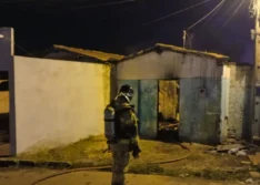 Residência pega fogo no bairro Pedrinhas, em Picos
