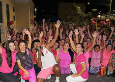 Picos: Outubro Rosa é aberto com aula de dança e ações de saúde na Praça Josino Ferreira