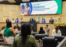 Psicopedagogos são homenageados em sessão solene da Alepi
