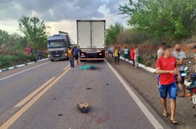 Acidente entre caminhão e motocicleta no Centro de Acauã deixa vítima fatal