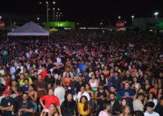 Show em comemoração aos 135 anos de Picos reúne multidão e grandes nomes da música nacional