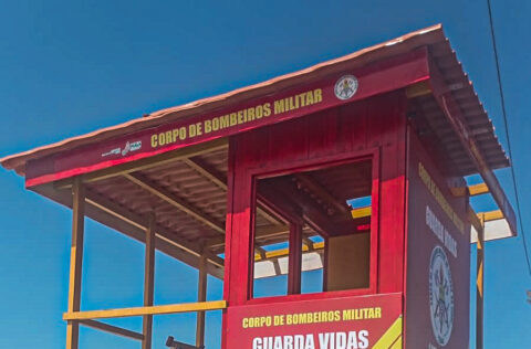 Governo do Estado instala primeiro posto de guarda-vidas em praia do Piauí