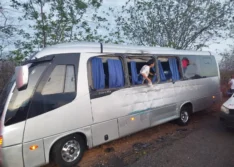 Colisão entre carreta e micro-ônibus é registrada na zona rural de Francisco Macedo