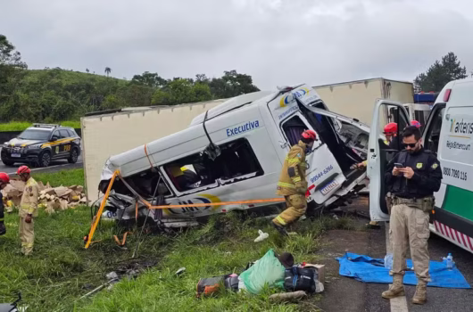 Tentativa de assalto a caminhão termina com seis mortos na BR-116, na Grande Curitiba