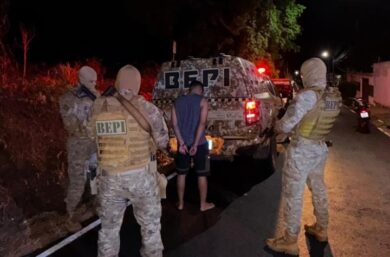 PM apreende arma e drogas durante patrulhamento em Água Branca