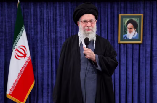 Ali Khamenei, líder supremo do Irã, é morto em bombardeio, diz Trump