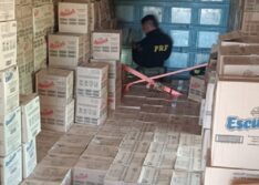 PRF apreende carga de biscoitos com irregularidades fiscais em Picos
