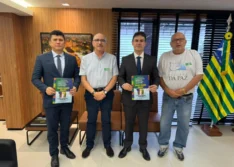 Severo Eulálio recebe coordenador da Fazenda da Paz e destaca participação em congresso internacional