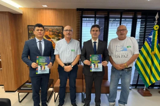 Severo Eulálio recebe coordenador da Fazenda da Paz e destaca participação em congresso internacional