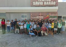 Alunos da Escola Joaquim Nicolau vivenciam experiência cultural em visita ao Teatro Sávio Barão
