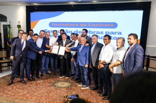 Ministros assinam contrato de R$ 130milhões para construir adutora de Jaicós