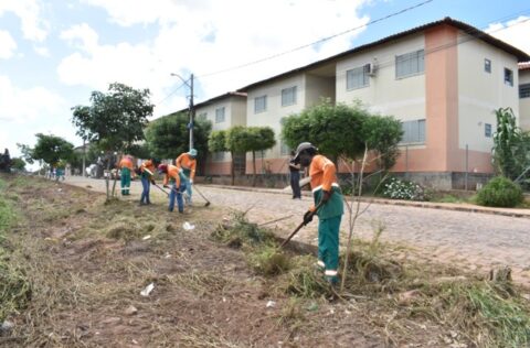 Prefeitura de Picos intensifica serviços e realiza mutirão de limpeza no Conjunto Antonieta Araújo