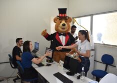 Prefeitura de Picos promove ação de Páscoa e distribui chocolates aos servidores no Palácio Coelho Rodrigues