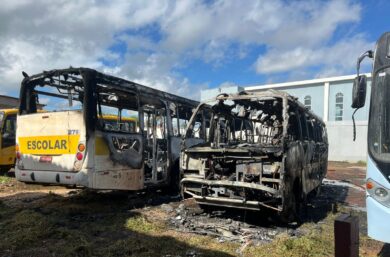 Polícia Civil investiga incêndio que destruiu ônibus escolares em Picos