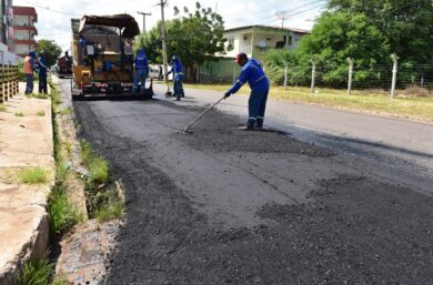 Prefeitura de Picos inicia operações de asfaltamento e tapa-buracos
