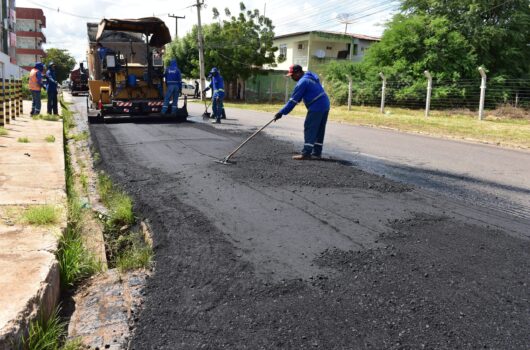 Prefeitura de Picos inicia operações de asfaltamento e tapa-buracos