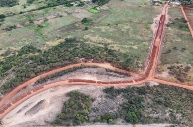 Obras de asfaltamento da estrada que liga Geminiano ao povoado Muquém seguem em ritmo avançado