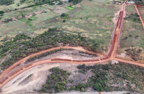 Obras de asfaltamento da estrada que liga Geminiano ao povoado Muquém seguem em ritmo avançado
