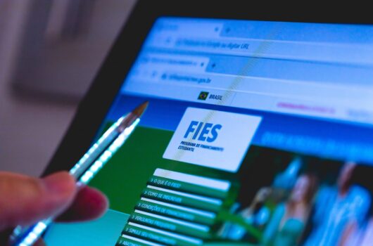 Renegociação do Fies começa nesta quarta (13) com descontos de até 99%