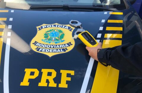 Caminhoneiro é preso pela PRF em Picos após ingerir 10 garrafas de cerveja