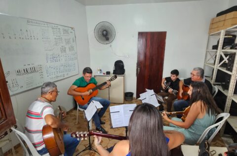 Secretaria de Cultura de Picos abre vagas para aulas gratuitas de violão