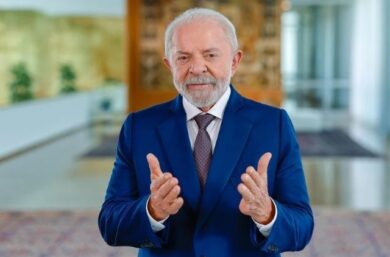 Lula assina MP que zera imposto da ‘taxa das blusinhas’