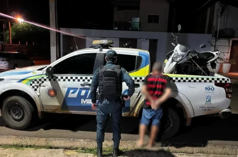 Motociclista é preso após furar barreira policial com droga e alto teor alcoólico em Santana do Piauí