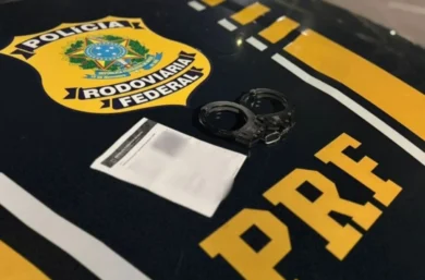 PRF prende homem por uso de documento falso durante fiscalização na BR-316 em Picos