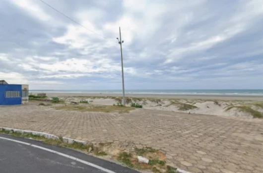 Mulher morre afogada na Praia Peito de Moça, litoral do Piauí