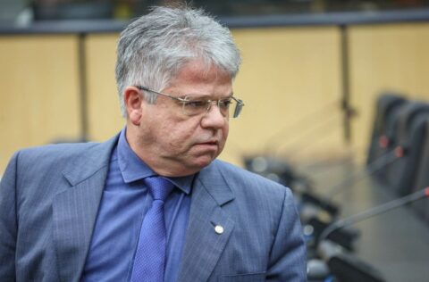 Proposta de Gustavo Neiva de acabar com “imposto do Sol” é aprovada na CCJ