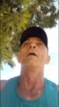 Um agricultor do município de Geminiano. Identificado como “Jorjão” denunciou que teve sua residência invadida por policiais civis após ser acusado de ter subtraído um aparelho celular pertencente a uma colaboradora do suplente de vereador Jairo Jadson da Costa Gonçalves, conhecido como Jairo Costa, filiado ao Podemos.

Segundo relatos, a acusação surgiu após um tumulto registrado durante uma sessão da Câmara Municipal de Geminiano, realizada na quarta-feira, 17 de junho. Na ocasião, Jairo Costa teria apontado o influenciador Leão Cabecinha como responsável pelo desaparecimento do aparelho celular de uma mulher que o acompanhava durante a sessão, mas em seguido foi até a casa de George.

De acordo com a denúncia apresentada pelo agricultor, policiais civis teriam se deslocado até sua residência e realizado buscas no imóvel sem a apresentação de mandado judicial e efetuaram disparos de arma de fogo dentro da residência. O morador afirma que a ação ocorreu após a acusação feita pelo suplente de vereador e questiona a legalidade do procedimento.

O agricultor nega ter praticado qualquer furto e sustenta que foi alvo de uma acusação sem provas. Ele afirma ainda que a situação lhe causou constrangimento e preocupação diante da repercussão do caso na comunidade.

A legislação brasileira prevê que a entrada em residência sem autorização do morador somente pode ocorrer em situações específicas, como flagrante delito, desastre, prestação de socorro ou mediante determinação judicial, hipóteses que deverão ser analisadas pelas autoridades responsáveis pela apuração do caso.

Até o momento, não foram divulgadas informações oficiais sobre eventual investigação relacionada ao desaparecimento do aparelho celular nem sobre os fundamentos que motivaram a diligência realizada na residência do agricultor.

O caso ocorre poucos dias após Jairo Costa voltar a ser alvo de atenção pública em razão de episódios envolvendo a Câmara Municipal. As circunstâncias da acusação e da atuação policial deverão ser esclarecidas pelos órgãos competentes.