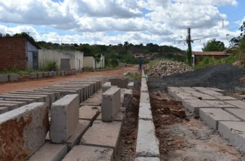 Iniciada obra de calçamento na Comunidade Quilombo no Bairro Morada do Sol