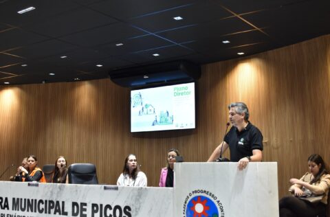 Prefeitura de Picos realiza reunião para elaboração do Plano Diretor e do Plano de Contingência do município