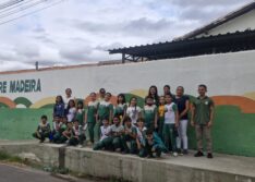 Aula de campo leva estudantes da Escola Padre Madeira a conhecer a história e os desafios do Rio Guaribas