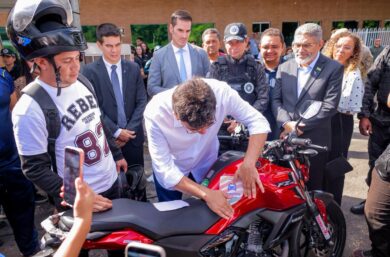 Rafael Fonteles lança aplicativo com botão do pânico para motoristas por aplicativo; ferramenta permite acionamento imediato da polícia