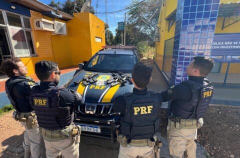 PRF apreende 03 (três) fuzis calibre 5.56 e 06 (seis) carregadores escondidos em um fundo falso de um veículo em Picos/PI